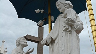 Sculptures at St. Mary's Church, Pulikunnu